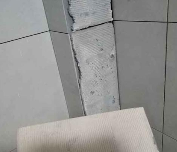 赣州瓷砖空鼓维修公司分享下厨房瓷砖脱落的补救措施。